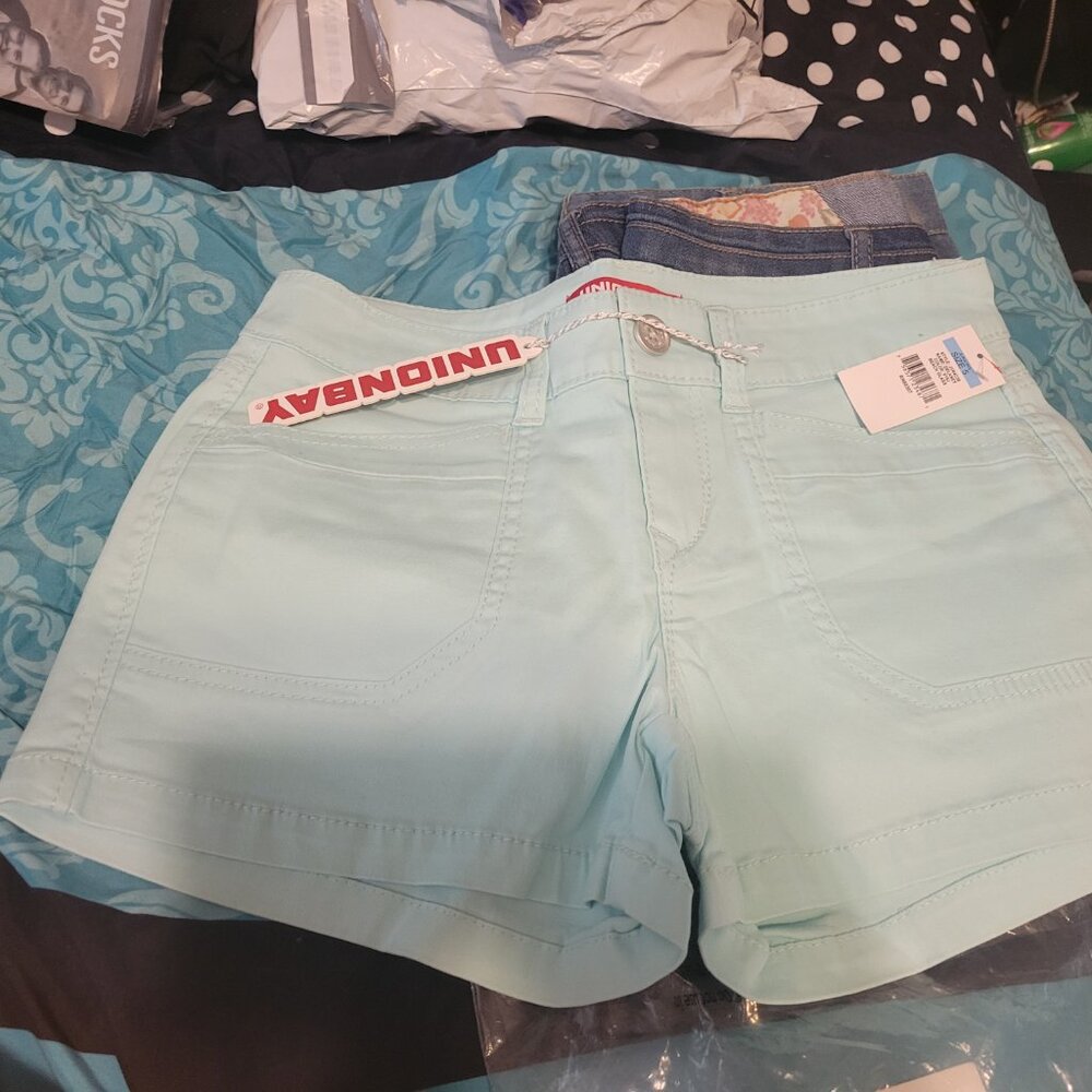 Shorts - Picture 4 of 5